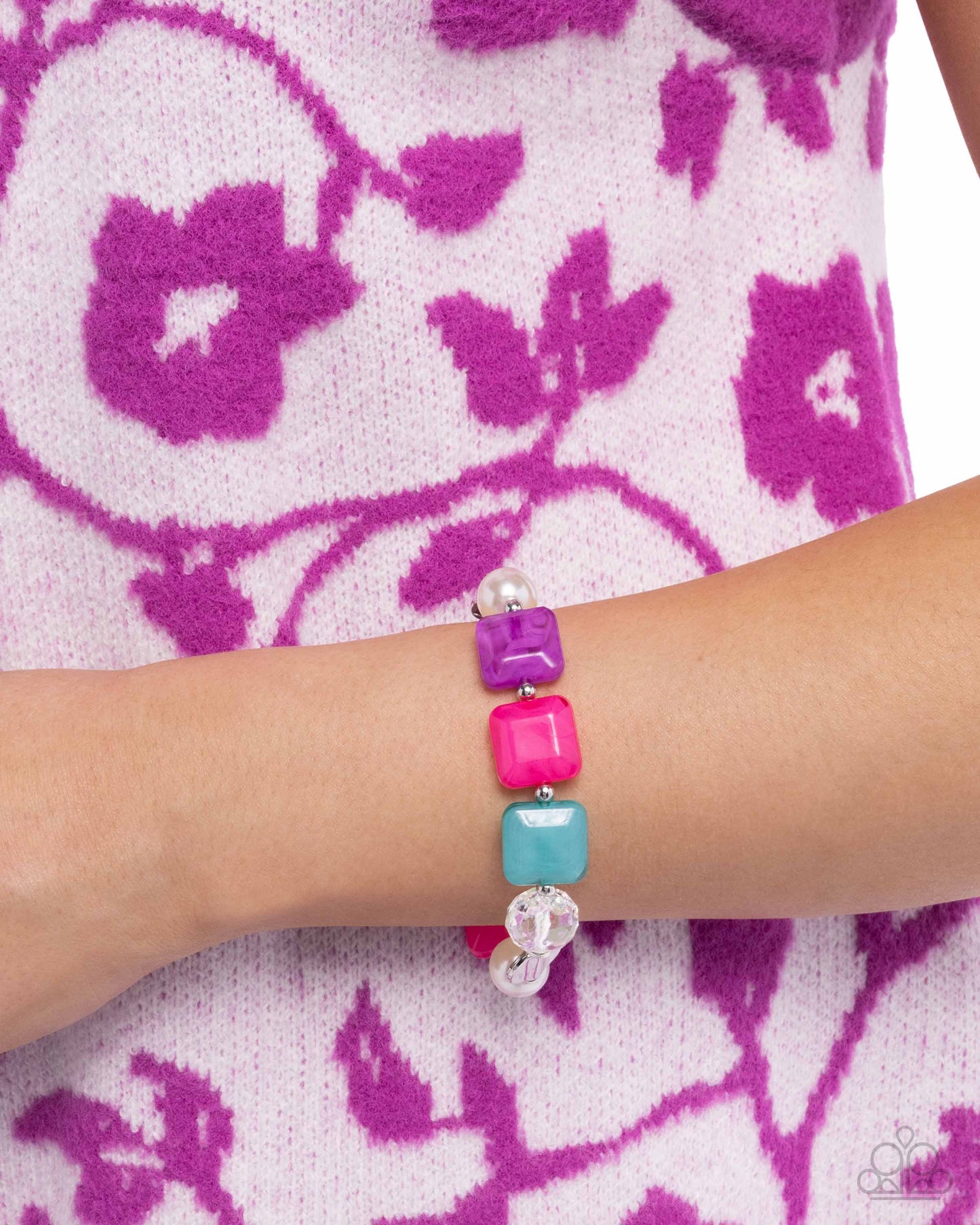 Continuous Cubes - Complete Look Necklace: "Capricious Cubes - Pink"