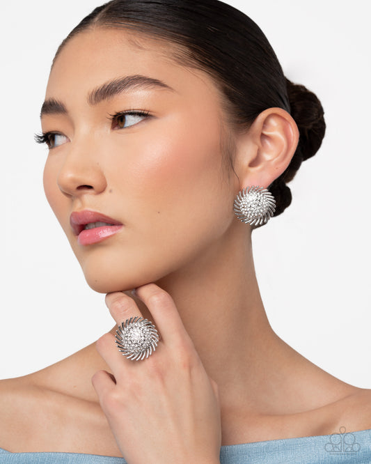 Strategic Show - White