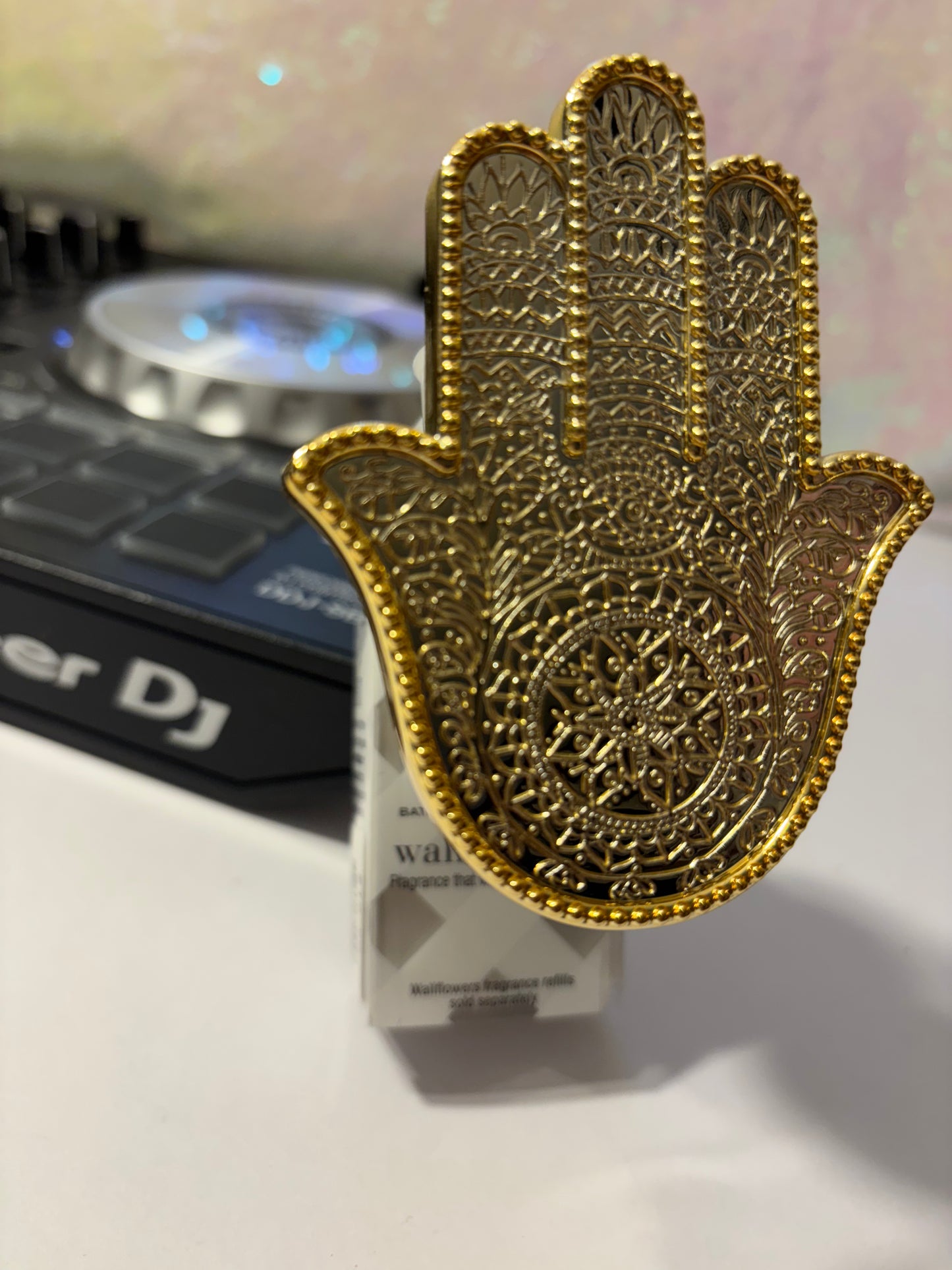✨ Rare Find: Limited Edition Golden Hamsa Wallflower ✨